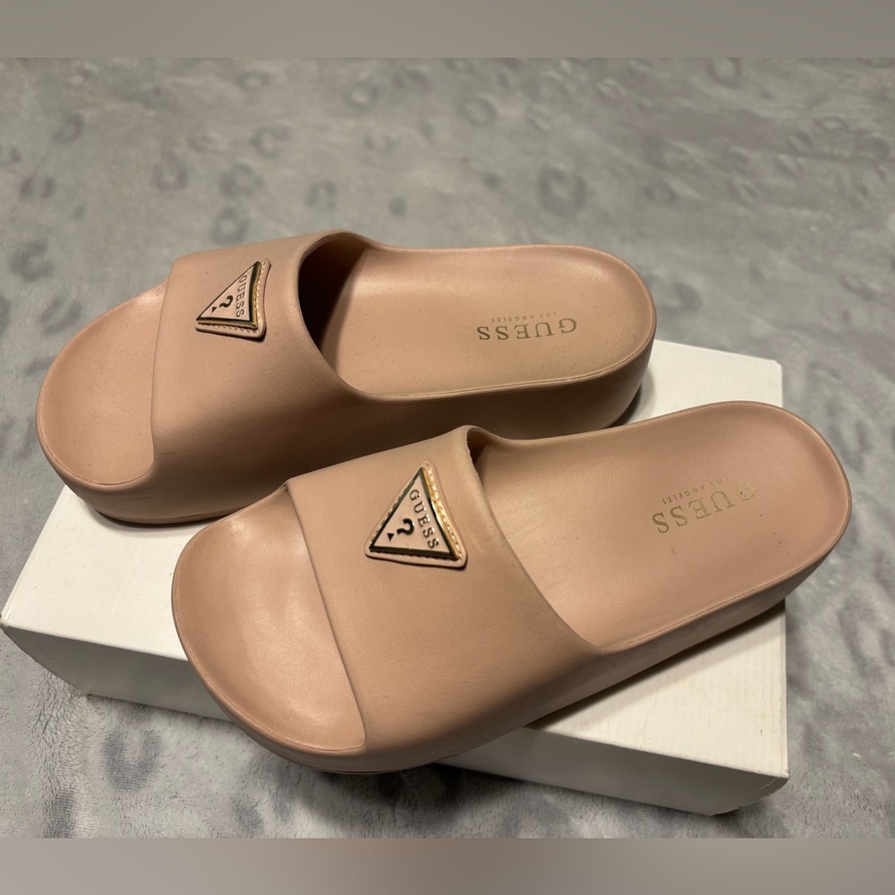 Guess - Picture 2 of 4